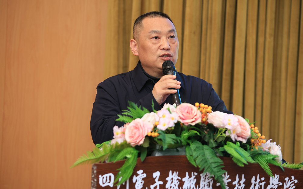 最终成长赛道和就业赛道分别有8名选手