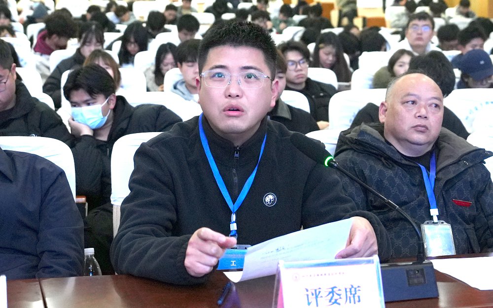 对照阅读他们以饱满的热情和深情充分和