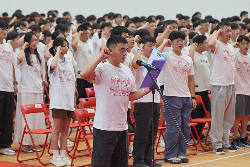 以及应邀参加的各位家长代表共计500