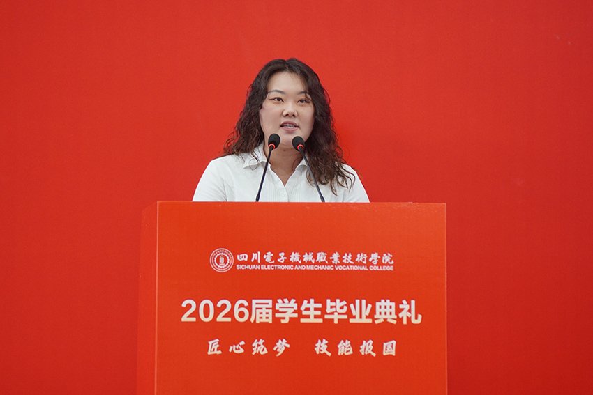 各教研室教学科研负责人参加毕业典礼